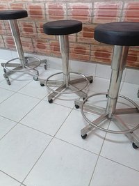 Taburete Regulable con Tapón de Goma o con Ruedas giratorias image1